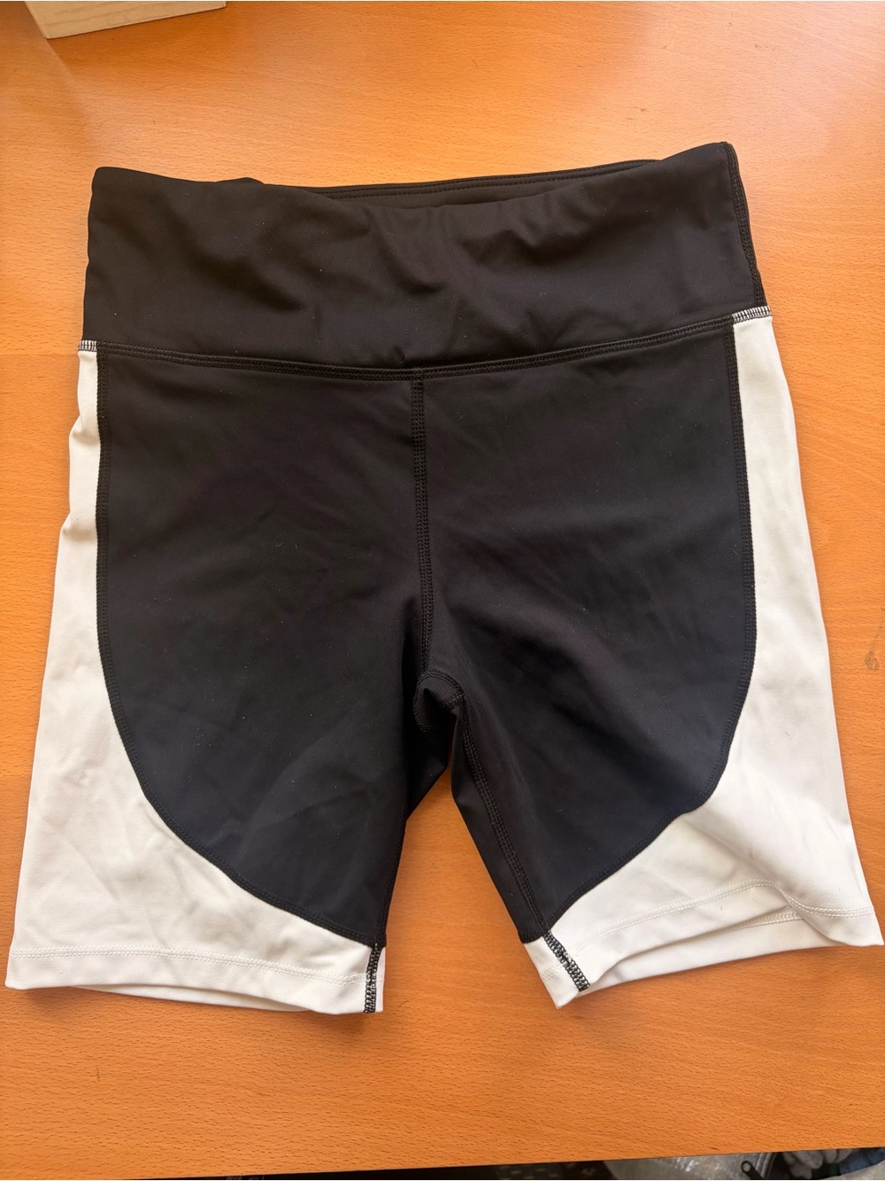 Alala Women's Black/White Colorblock Biker Shorts Stretch Activewear Casual